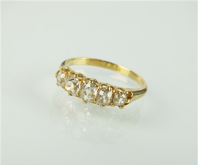 Lot 139 - A five stone graduated diamond ring