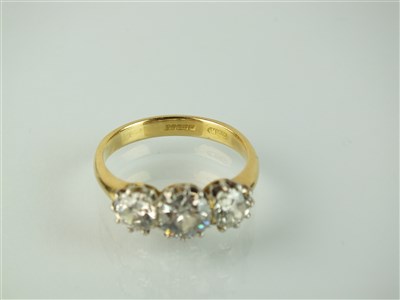 Lot 171 - An 18ct gold three stone diamond ring