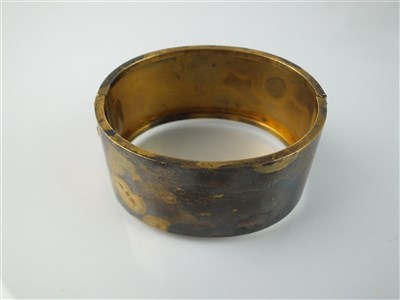 Lot 169 - A Victorian yellow metal hinged bangle