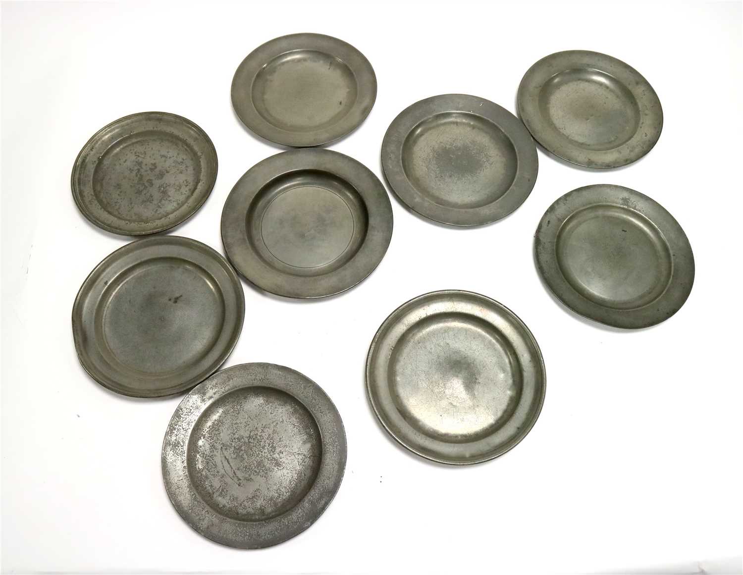 Lot 762 - A collection of eighteen 18th century and later pewter plates