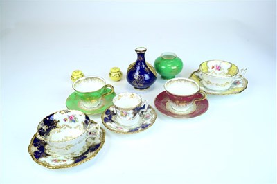 Lot 465 - A collection of Coalport