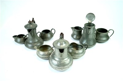 Lot 432 - A large collection of mixed early and later 20th century pewter tea wares