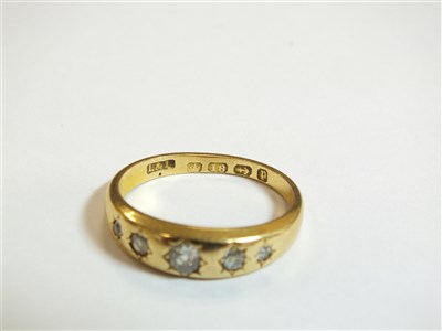 Lot 17 - A Victorian five stone diamond ring