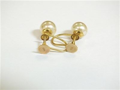 Lot 18 - Two rings and a pair of earrings