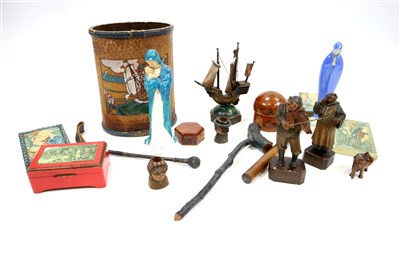 Lot 667 - A mixed collection of treen and curios