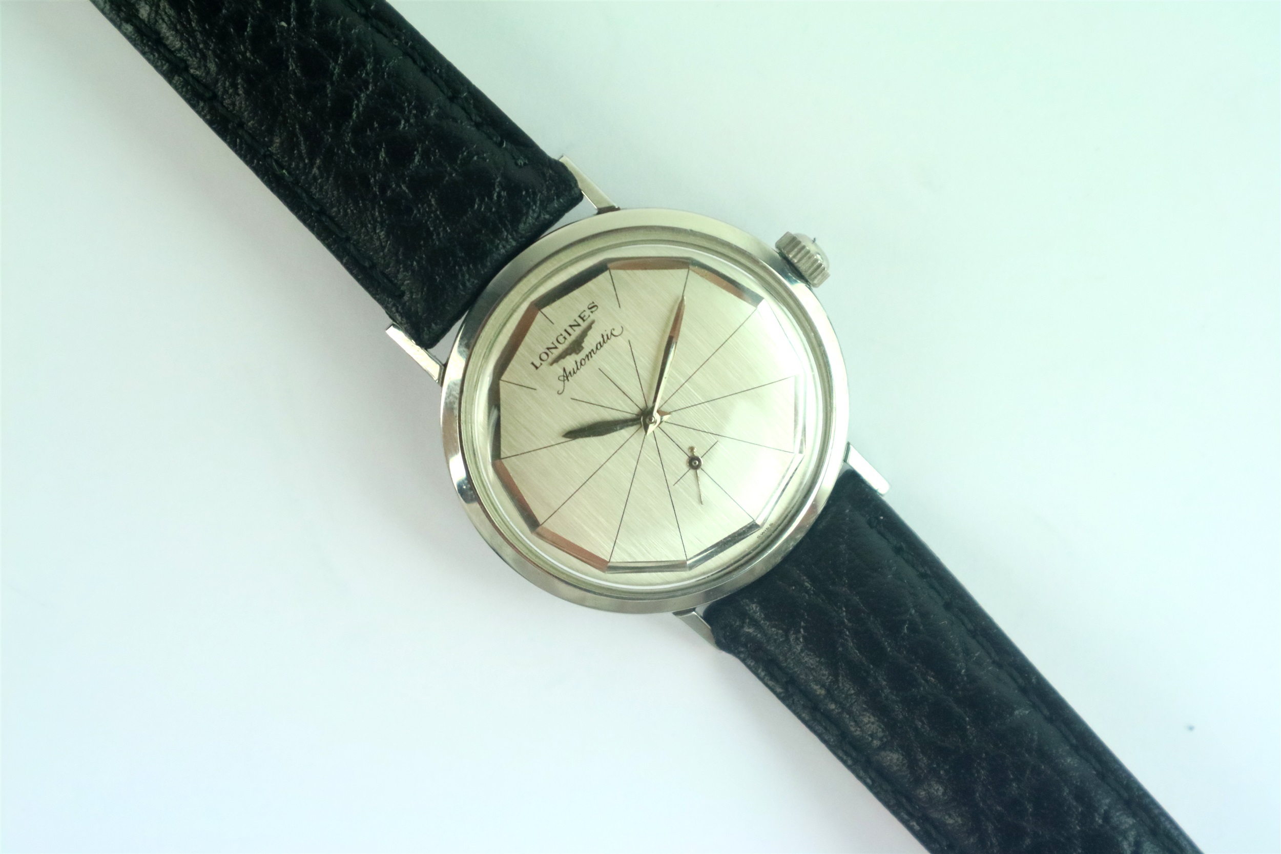 Lot 232 A Gentleman s Longines Dodecagon Dial