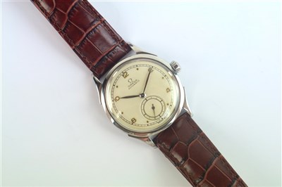Lot 235 - A Gentleman's Omega Wristwatch with Elongated Lugs