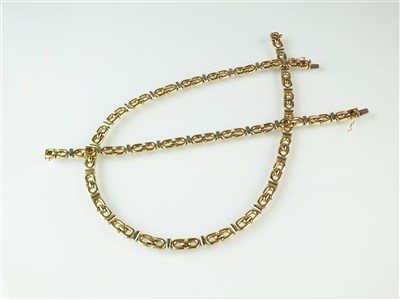 Lot 323 - A 9ct gold necklace and bracelet