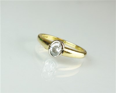 Lot 107 - An 18ct gold single stone diamond ring