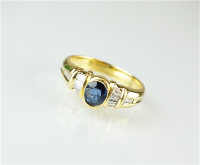 Lot 72 - A sapphire and diamond ring
