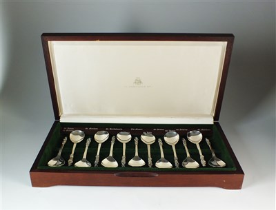 Lot 231 - A cased set of silver apostle spoons