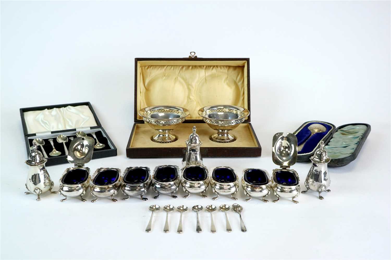 Lot 116 - A small collection of silver