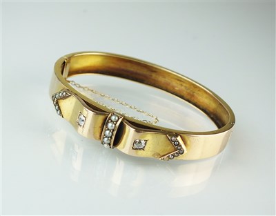 Lot 321 - A pearl and diamond bangle