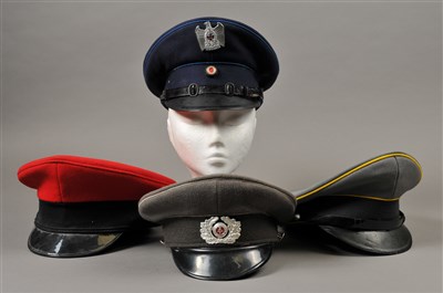 Lot 328 - A collection of assorted post-war German visor caps