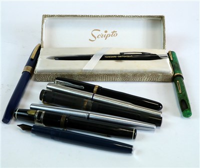 Lot 371 - A collection of pens