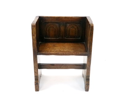 Lot 865 - A small old English style carved country oak panelled settle