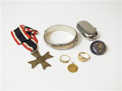 Lot 303 - A collection of jewellery, coins and medals