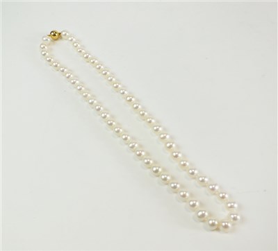 Lot 189 - A uniform cultured pearl necklace