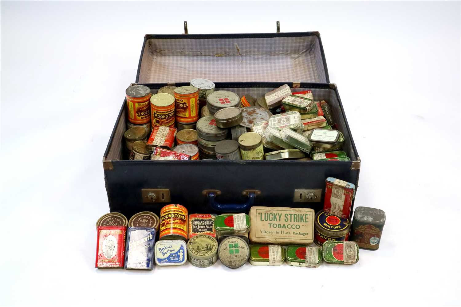 Lot 600 - A large and wide-ranging collection of unopened vintage 20th century tobacco tins