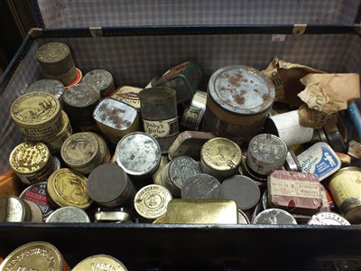 Lot 600 - A large and wide-ranging collection of unopened vintage 20th century tobacco tins
