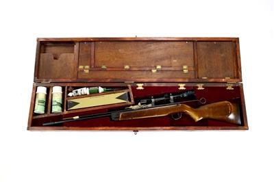 Lot 395 - A cased Webley & Scott Vulcan air rifle with accessories