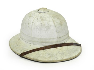 Lot 542 - A WW2 British pith helmet, dated 1942 - size 7