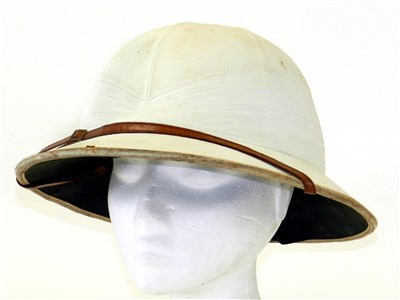 Lot 542 - A WW2 British pith helmet, dated 1942 - size 7