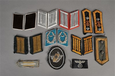 Lot 501 - A mixed collection of German insignia