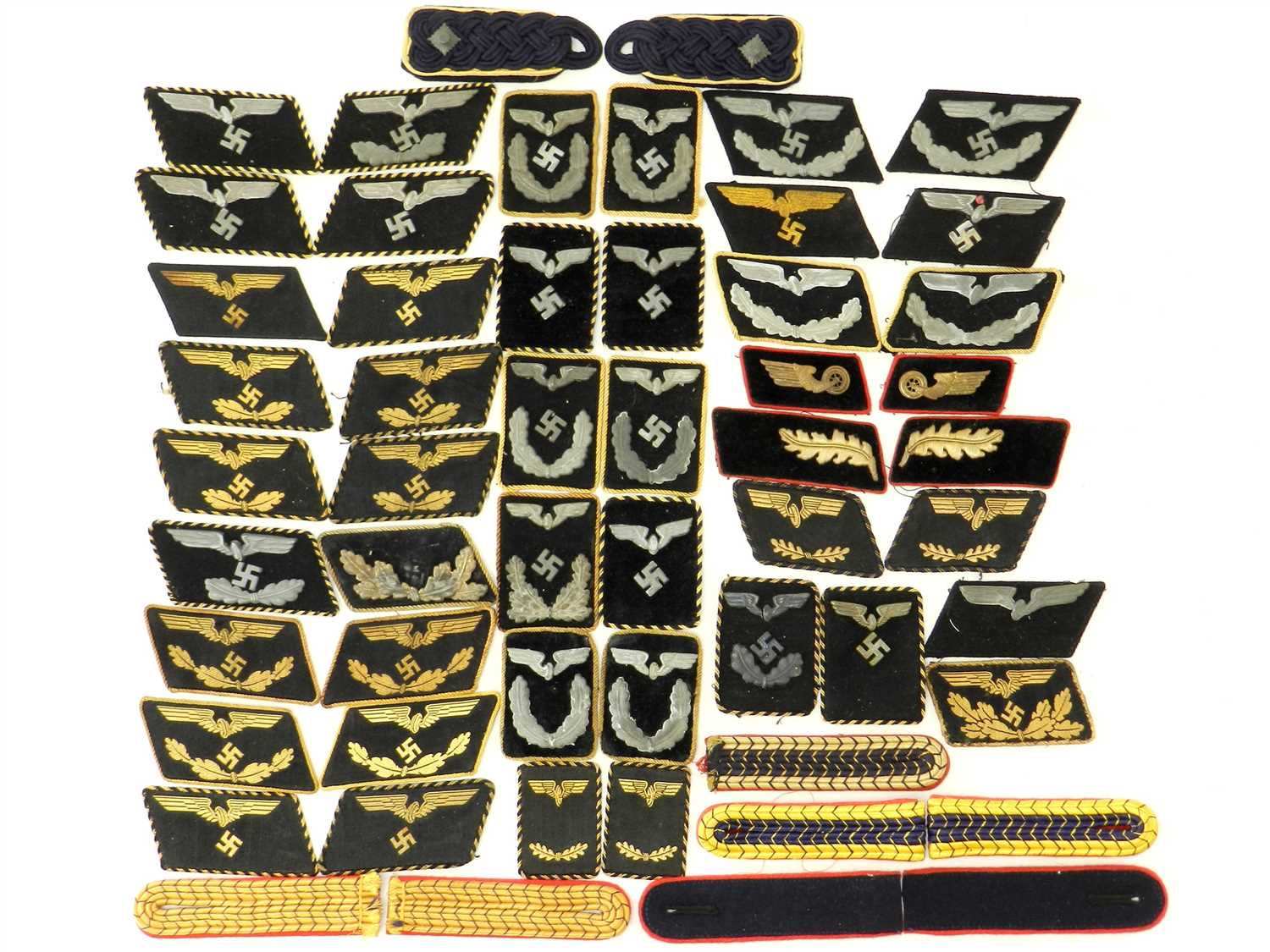 Lot 512 - An assorted collection of German Third Reich Deutsche Reichsbahn collar tabs and shoulder boards