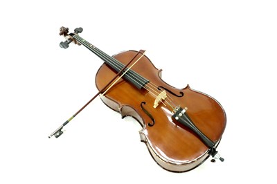 Lot 521 - A small cased cello
