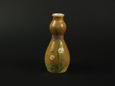 Lot 119 - A late Victorian glass vase, attributed to Platts Glassworks