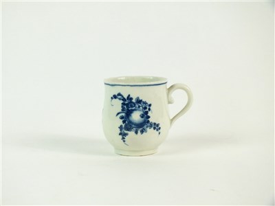 Lot 37 - A Worcester porcelain blue and white custard cup