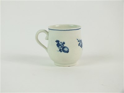 Lot 37 - A Worcester porcelain blue and white custard cup