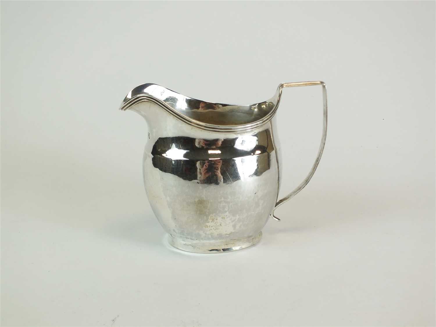 Lot 122 - A George III silver cream jug