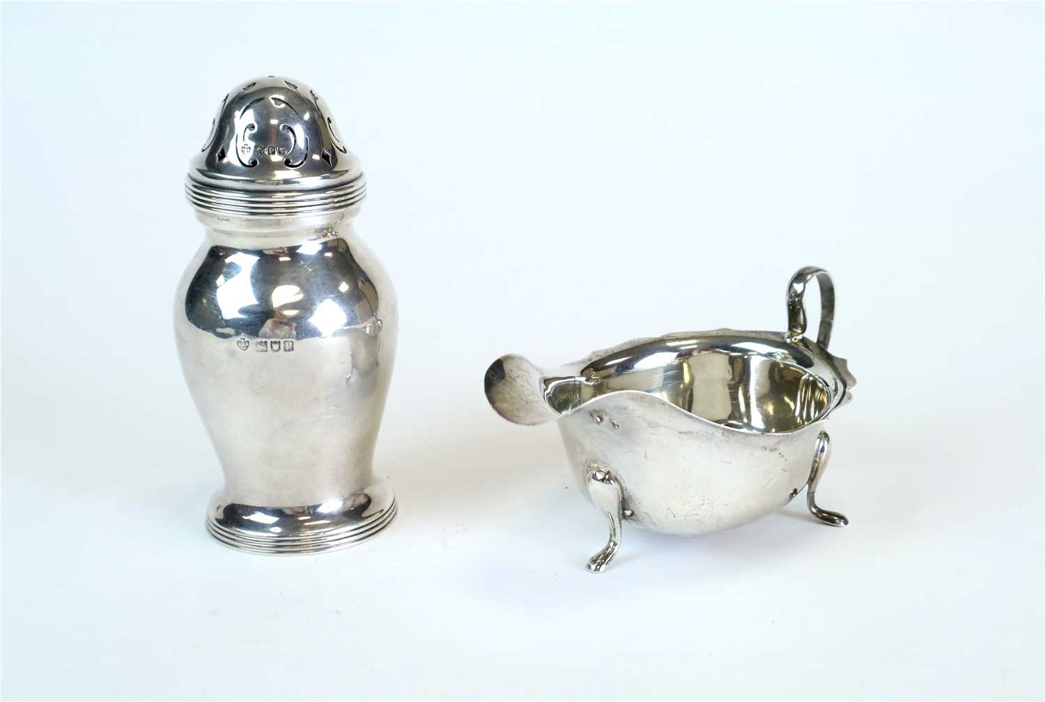 Lot 123 - Two cased sets of grapefruit spoons and other silver wares