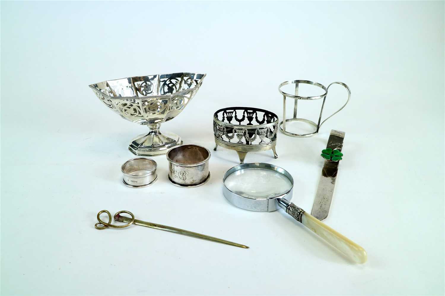 Lot 132 - A collection of silver