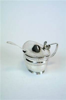 Lot 399 - A George III silver mustard pot