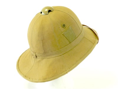 Lot 477 - A Second World War Wolseley pattern tan cotton covered pith/sun helmet