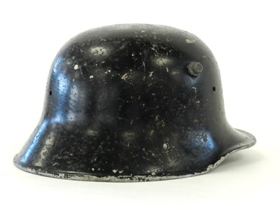 Lot 480 - A WW1 Imperial German M16 or M17 Stalhelm steel helmet shell
