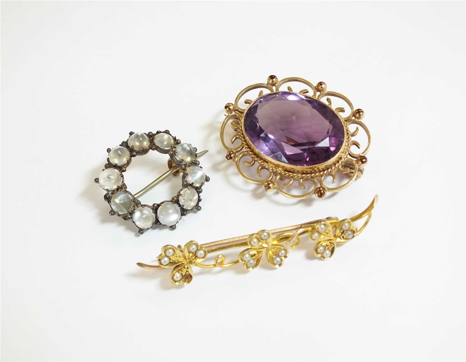 Lot 48 - A collection of three brooches