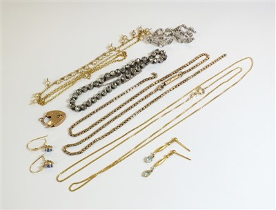 Lot 50 - A small collection of jewellery