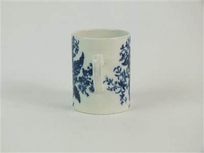 Lot 54 - A Caughley mug in the Pine Cone pattern
