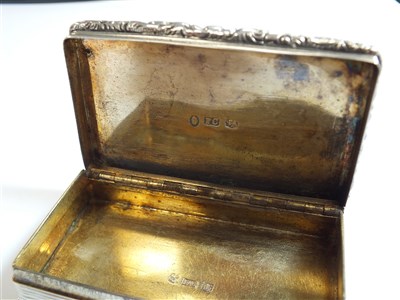 Lot 66 - A silver snuff box