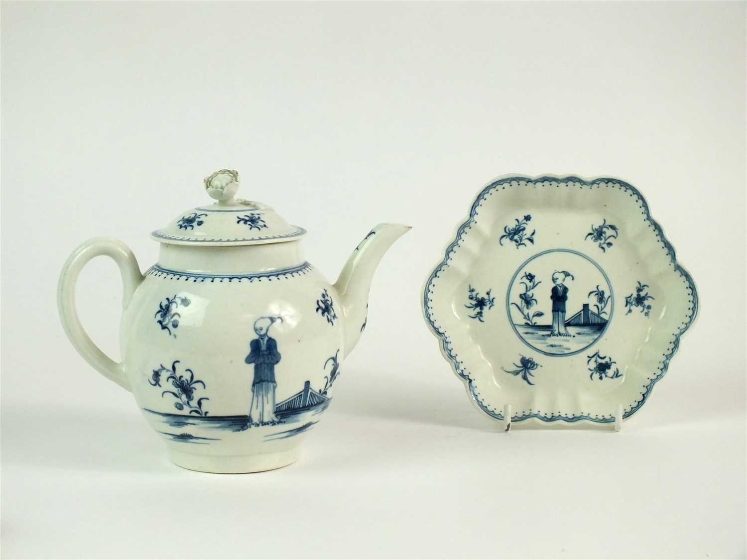 Lot 9 - A Worcester 'Waiting Chinaman' teapot, cover and stand