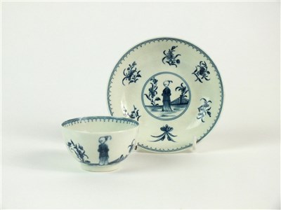 Lot 10 - A Worcester porcelain 'Waiting Chinaman' tea bowl and saucer