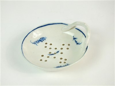 Lot 20 - A Caughley 'Locre Sprigs' porcelain egg drainer