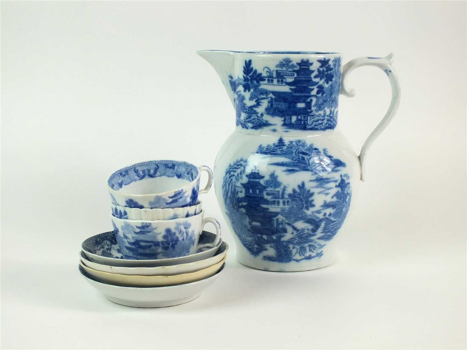 Lot 28 - A group of 18th/early 19th century blue and white porcelain