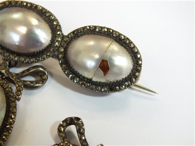 Lot 38 - A small collection of jewellery