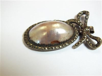 Lot 38 - A small collection of jewellery