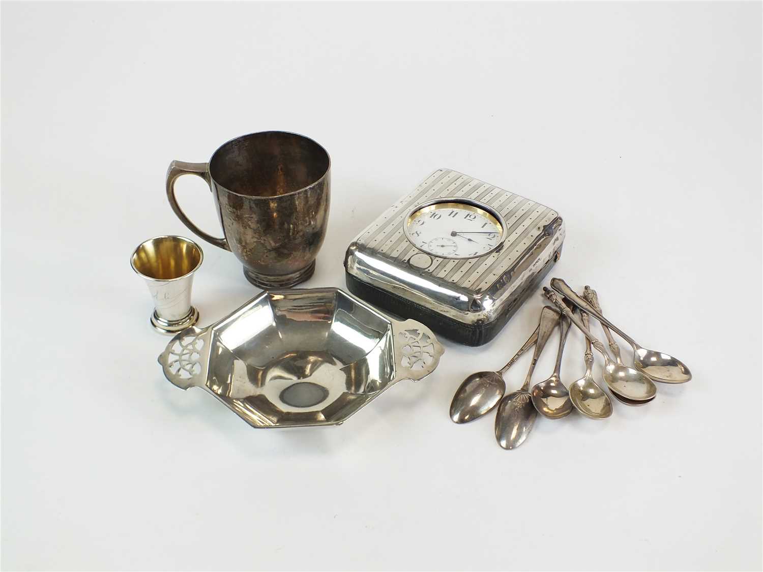Lot 157 - A collection of silver and collectables